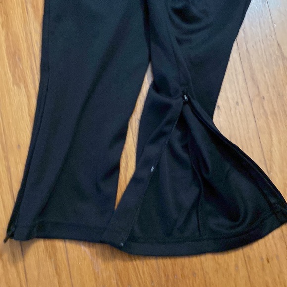 Tiro pants - Adidas Climacool Youth medium pants black with gold stripes. - Picture 6 of 10